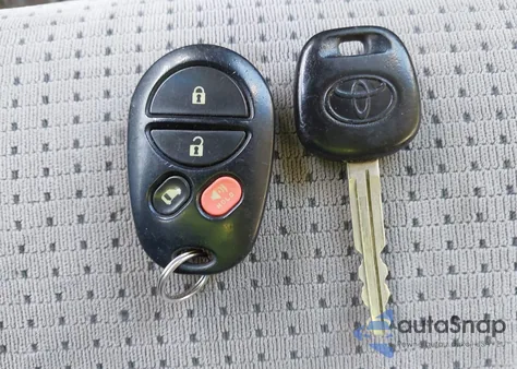 2008 Toyota Sienna Le from USA, damaged, VIN 5TDBK23C48S013637